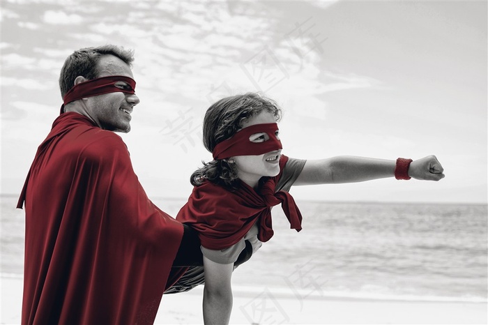 诙谐的父子超人写真图