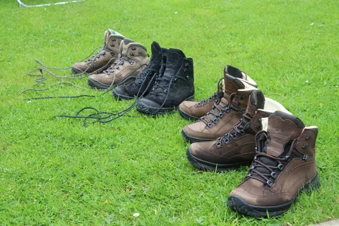 徒步鞋子图片