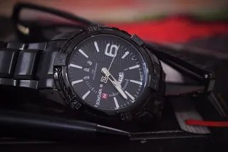 黑色男士手表图片