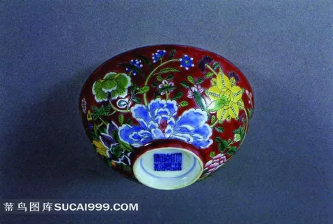 彩绘花卉瓷碗摄影素材