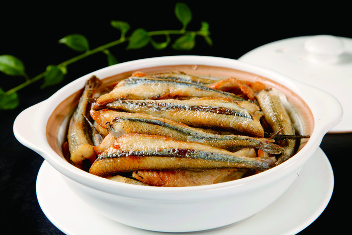 干锅美食焖锅湘菜麻辣香辣纸锅干锅银针鱼