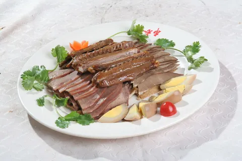 21  垫卤拼盘-布衣坊