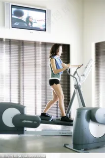 健身房健身的女性