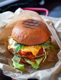 黄色美味汉堡摄影素材