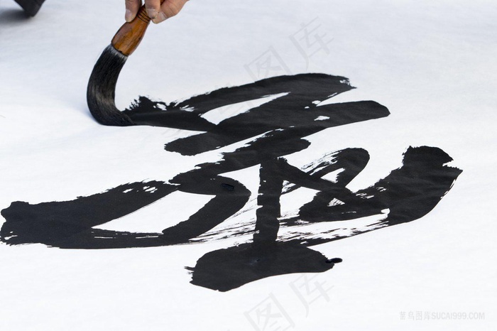 毛笔字书法家正在写字的毛笔特写