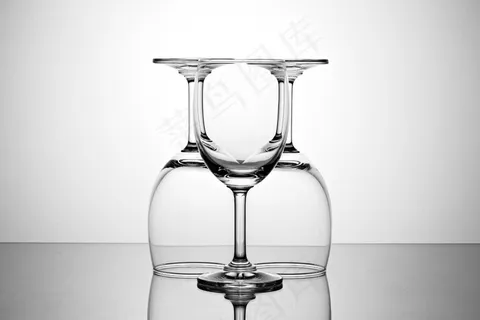 创意酒杯摆放图片