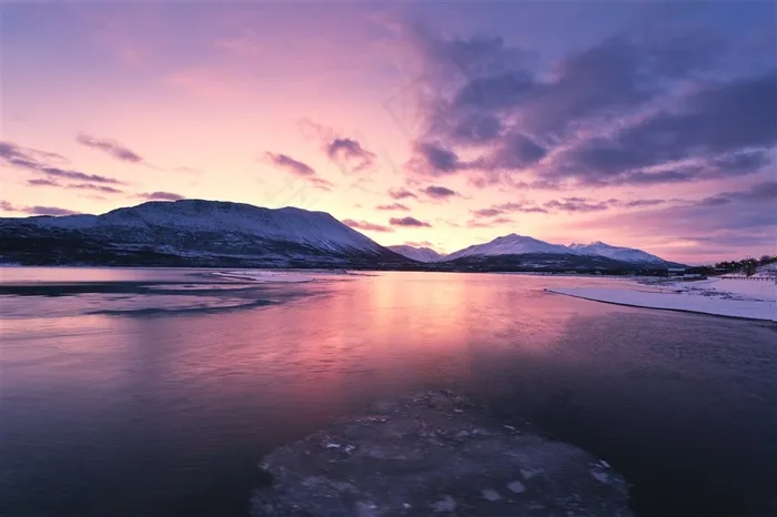 唯美晚霞湖泊山水风景图片
