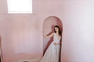 法式文艺风美女婚纱图片