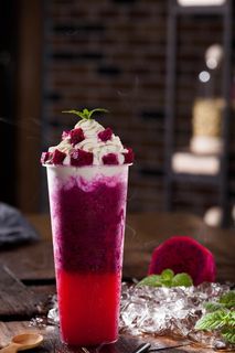 雪顶火龙果茶果汁饮品图片