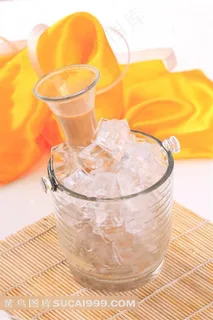 夏日消暑冰镇奶茶饮品 夏日消暑冰镇奶茶饮品