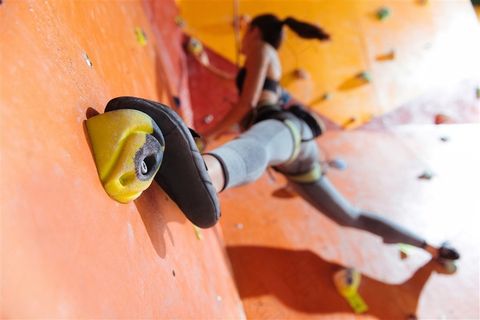 国外室内攀岩美女