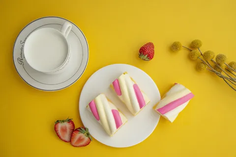 蛋糕店小蛋糕慕斯美食甜品图片