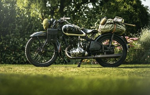 年代感摩托车图片