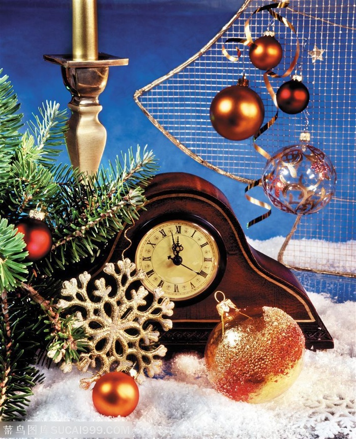 圣诞气息-时钟与圣诞彩球