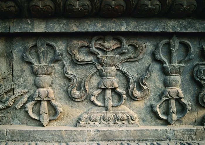 浮雕石刻蓝天白云 美图素材