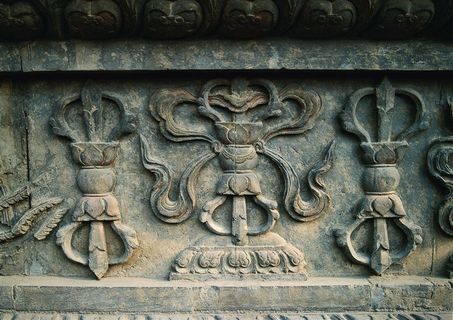 浮雕石刻蓝天白云 美图素材