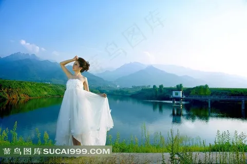 浪漫湖边白色婚纱礼服美女新娘摄影