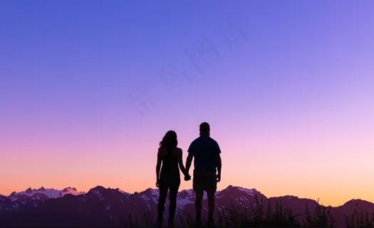 紫色黄昏情侣剪影图片