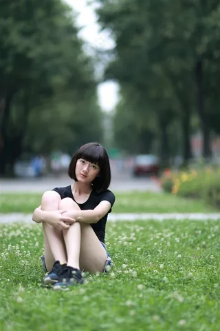 短发美女蔡谨卉摄影素材