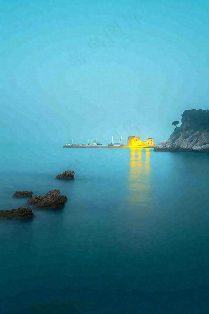 夏日海边海景蓝色清新海水游玩度假，大暑小暑(896x1344)