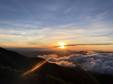 山顶日出景观图片 山顶日出景观图片
