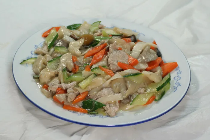 43肉炒杂菌 东北饺子园