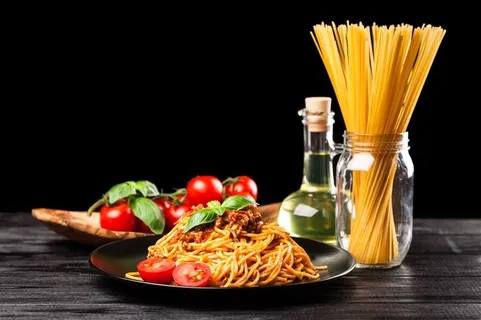 美味的意大利面食物摄影图片