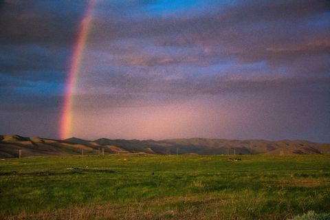 雨后彩虹美景图片