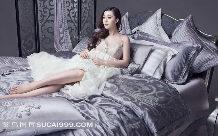 躺着床上的婚纱美女素材