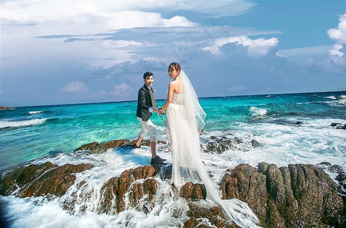 浪漫恋人海边婚纱摄影