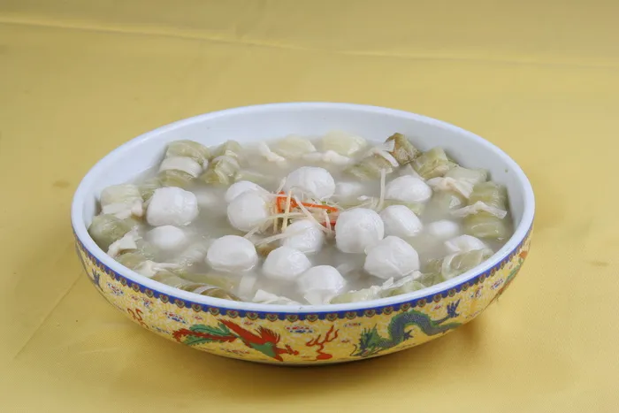菜卷炖鱼丸
