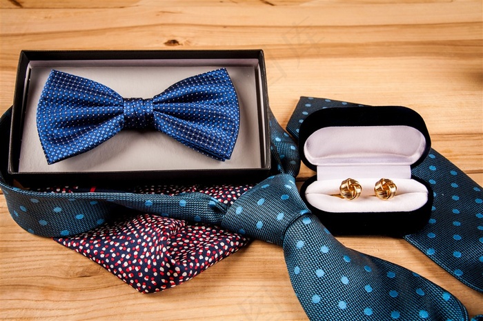 领带耳钉和蝴蝶结