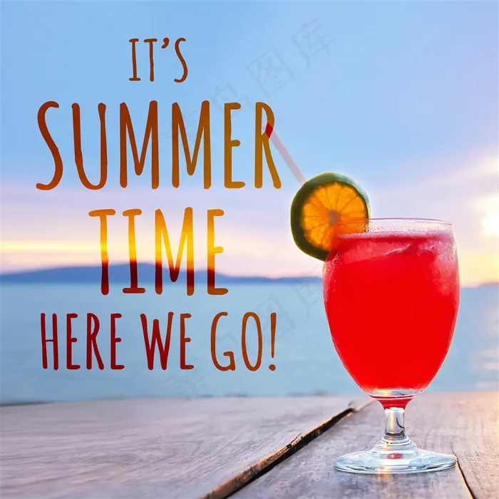 木板上的红色饮料