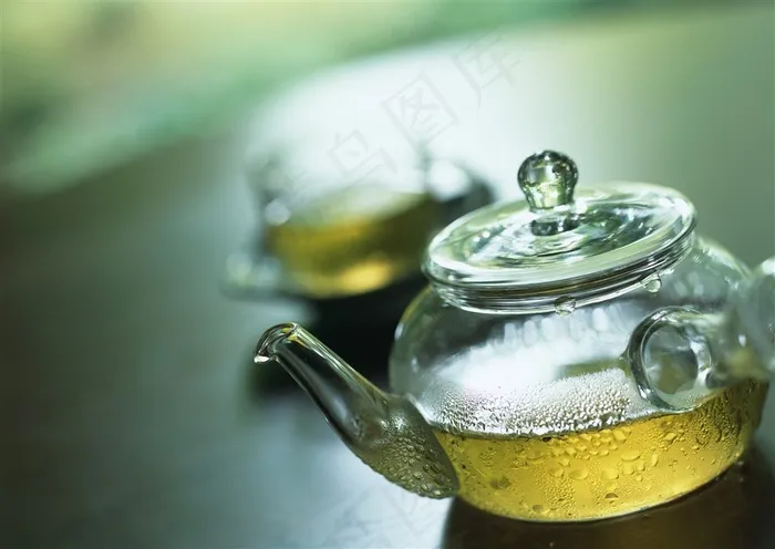 茶壶里面的啤酒摄影素材