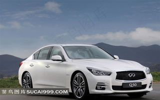 高级白色英菲尼迪Q50轿车