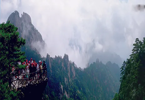 海报，背景墙,奇石，险峰，云雾,他山之石，怪石，大石，