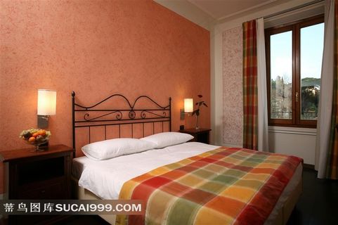 开着窗帘的卧室大床家居摄影高清图片