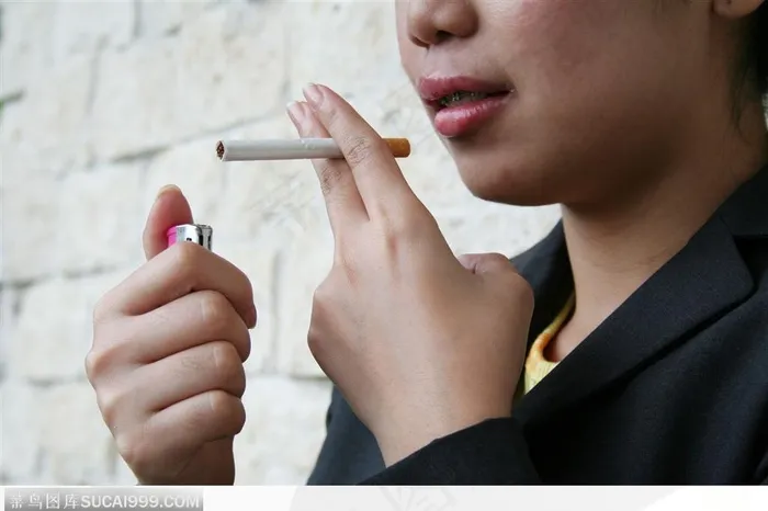 香烟谜烧-吸烟的女性