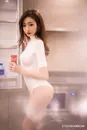 拿着可乐的性感紧身衣美女安琪美女131写真图片
