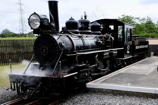 黑色复古蒸汽机车图片