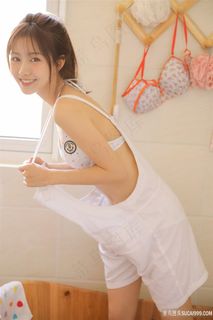 超可爱白嫩吊带清纯女生图片