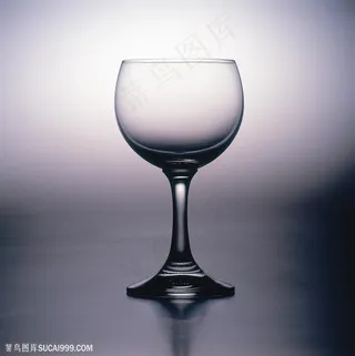 玻璃工艺-光影下的玻璃酒杯