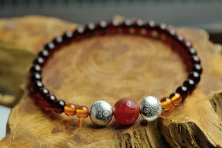 琥珀手链图片下载