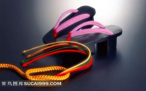 编织绳子与拖鞋