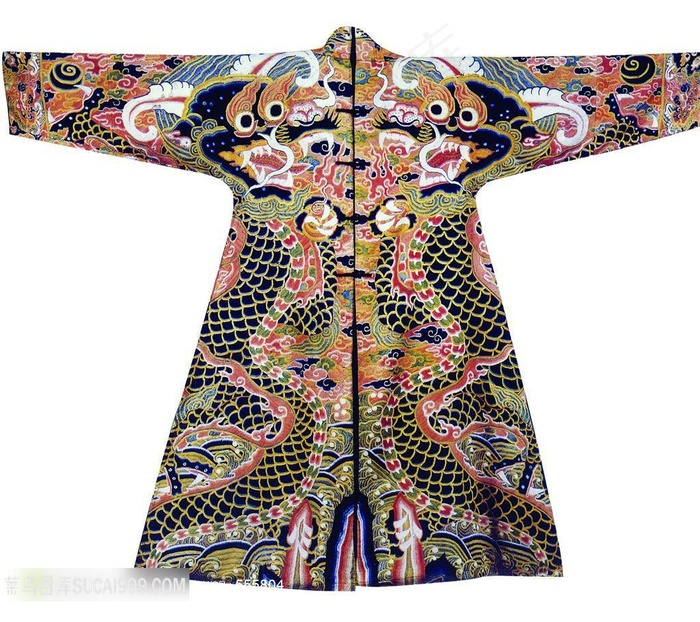 精美的龙纹图案服饰