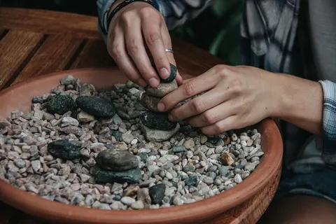 堆叠石头手势图片 堆叠石头手势图片