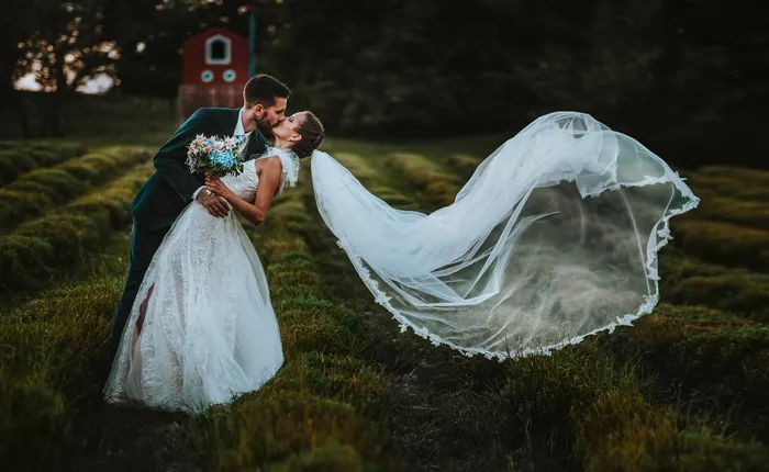 外景婚纱接吻写真摄影