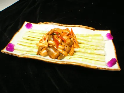 0105鸡腿菇扒野生笋 0105鸡腿菇扒野生笋