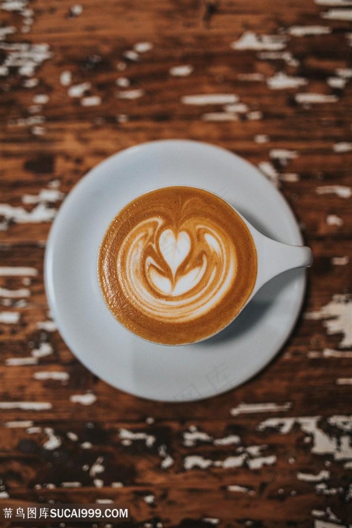 一杯冲泡好的咖啡