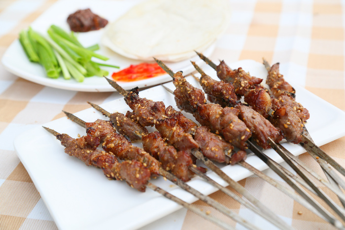 烧烤烤羊肉串